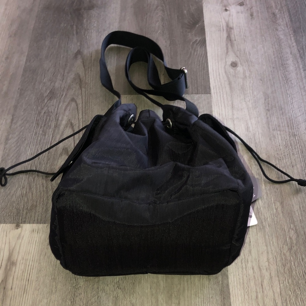 baggallini Modern Everywhere Nylon Black Drawstring Crossbody Bucket Bag NWT - Picture 10 of 16